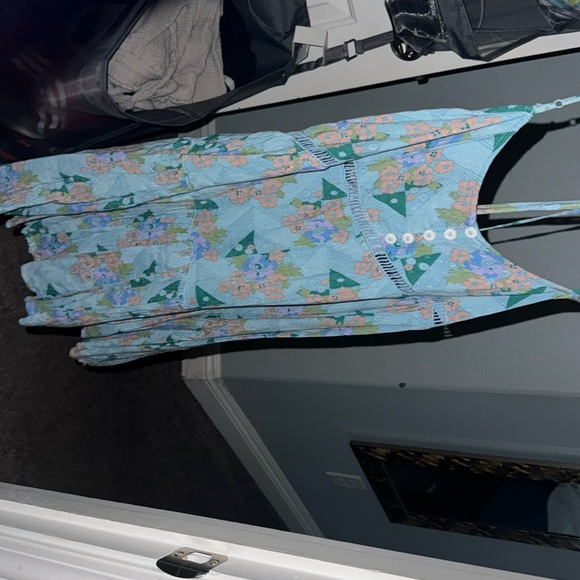 Women’s medium dress - Picture 2 of 3